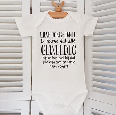 Baby romper met tekst zwangerschap aankondiging oom en tante 2026 | Ik hoorde dat jullie geweldig zijn en ben heel blij jullie gaan worden! ontmoeten! hoera| korte mouw | maat 50-56 | bekendmaking zwangerschap cadeau voor de liefste aanstaande 2027