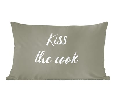 Sierkussens - Kussentjes Woonkamer - 60x40 cm - Quotes - Kiss the cook - Spreuken - Kok - Zoen