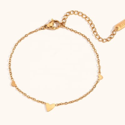 Fijne Schakelarmband met 3 hartjes - Stainless Steel - Hanger hart - verguld - The Jewellery Salon - armparty