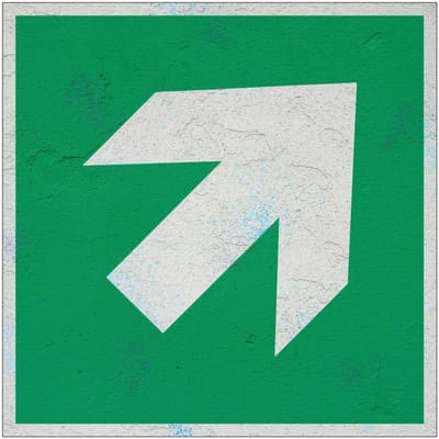 Nooduitgang richtingspijl schuin bord - E006 | Forex Re materiaal | 10 x 10 cm