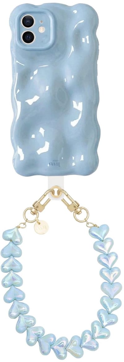 xoxo Wildhearts Bubbly case Ice Blue - Funky Hearts (Blue metallic) - geschikt voor iPhone 12 - Hoesje met telefoonkoord - golvend hoesje met hartjesketting - Telefoonhoesje met afneembaar koord - schokbestendig - Lichtblauw