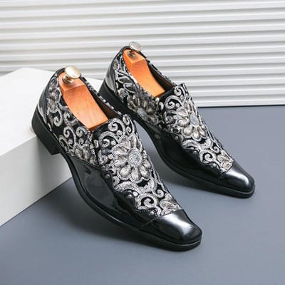 Heren Borduurwerk Loafers Luxe Bruiloft Feest Lakleren Schoenen voor Mannen Designer Comfortabel Ademend Formele Kleding Plus Size 46 zwart witte kleur