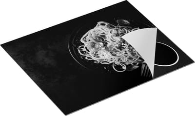 Chefcare Inductie Beschermer Bord Italiaanse Spaghetti op een Marmeren Plaat - Zwart Wit - 65x50 cm - Afdekplaat Inductie - Kookplaat Beschermer - Inductie Mat