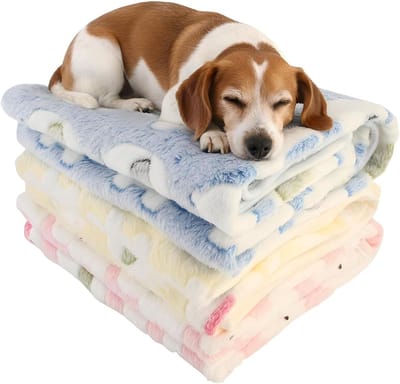Huisdierdekens - 3 stuks - Fleece huisdierdekens - Zacht en pluizig - 60 x 40 cm - Warm slaapmatje - Geschikt voor alle seizoenen - Met schattige pootafdrukjes - Dubbelzijdig fleece - Comfortabele dekens ontworpen voor puppy's - blauw, geel en roze
