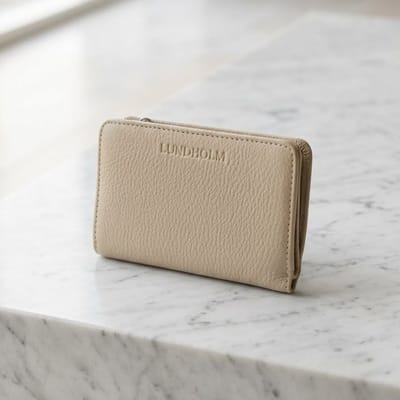 Lundholm Leren Dames Portemonnee Beige RFID anti-skim bescherming – Hoogwaardig Rundleer – Compacte Portefeuille Dames Creme – Vrouwen cadeautjes tip Byske Serie – Scandinavisch Design