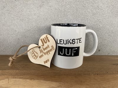creaties van hier - koffiemok - Beker - Black & White mok - Leukste juf - met houten hartje Bedankt