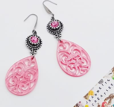 Jeannette-Creatief® - Resin - Resin Druppel Roze Baroque Oorbellen Strass - Zilverkleurig RVS - Eclectische Oorbellen - Eclectisch - Eclectische Sieraden - Dames Oorbellen - Vintage Look - Oorbellen - Roze Oorbellen - Valentijn