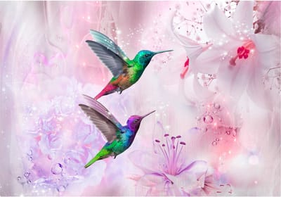 Fotobehangkoning - Behang - Vliesbehang - Fotobehang Kolibries bij de Bloemen - Kleurrijke Kolibrie - Vogels - Colourful Hummingbirds (Purple) - 150 x 105 cm