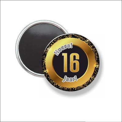 Button Met Magneet 58 MM - Hoera 16 Jaar - NIET VOOR KLEDING