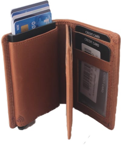OI cognac kleurige bruine leren portemonnee met Figuretta pasjeshouder / kleine billfold met cardprotector en plek voor veel pasjes / klein compleet portemonneetje met anti skim kastje / leren beursje met metalen pasjeshouder / anti skim / 144VC