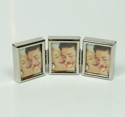 Verzilverde fotolijst drieluik voor pasfoto’s
