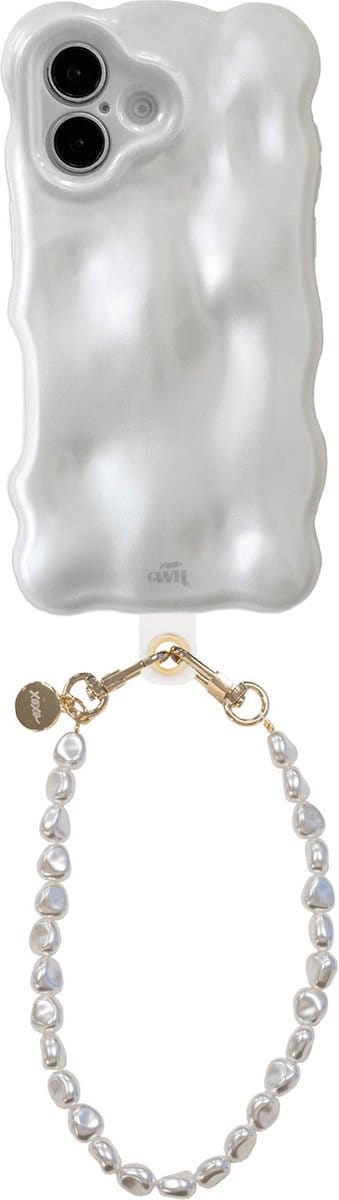 xoxo Wildhearts Bubbly case White with Cord - Geschikt voor iPhone 16 - Hoesje met bobbeltjes inclusief parelketting - Kort Pearlfection koord - Krullende golfvorm - schokbestendig - Telefoonhoesje met koord - Koord ook afneembaar - Wit