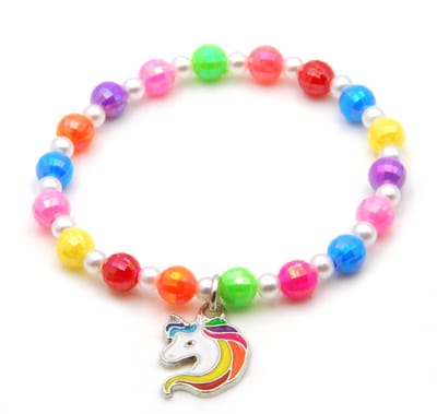 Vrolijke kinderarmband met glinsterende gekleurde kunststof kraaltjes pareltjes en unicorn hangertje 16 cm