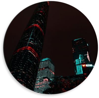 Dibond Wandcirkel - Lichtgevende Gebouwen in de Stad - 50x50cm Foto op Aluminium Wandcirkel (met ophangsysteem)