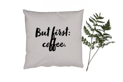 Sierkussens - Kussentjes Woonkamer - 40x40 cm - Koffie - Caffeine - But first: coffee - Spreuken - Quotes