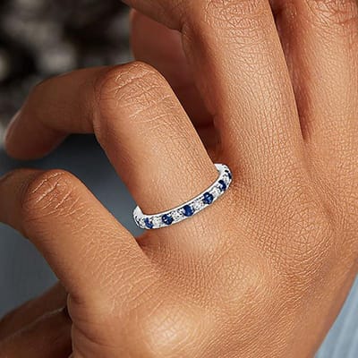 Huitan Ronde Dunne Ringen met Blauwe/Witte CZ Steen voor Vrouwen Eenvoudige Stijlvolle Accessoires Dagelijkse Slijtage Verfijnde Meisjes Ringen Sieraden 8 brown