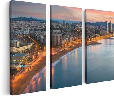 Artaza Canvas Schilderij Drieluik Barcelona Strand met Stad bij Zonsondergang - 120x80 - Foto Op Canvas - Canvas Print