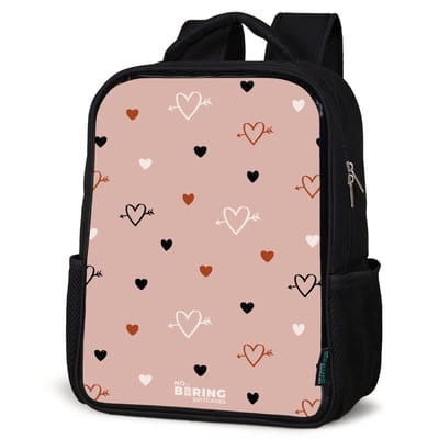NoBoringSuitcases.com® - Rugzak zwart - Schooltas jongen & meisje - Hartjes met pijlen in zwart, wit en roze - Rugtas voor school - Boekentas kind - Schoolrugzak - Kinderrugzak
