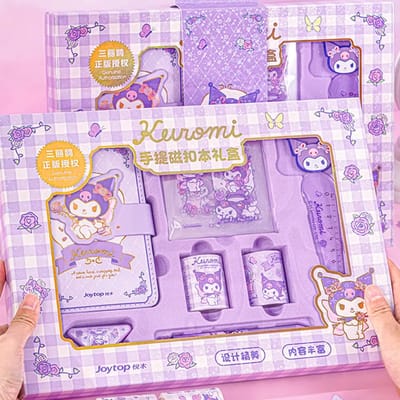 Sanrio - Complete Kuromi luxe schrijfset - notitieboek met magnetische sluiting en pen - cadeauset - geschenkset - Cinnamoroll - Hello Kitty - My Melody - PomPomPurin - Pochacco - Kawaii