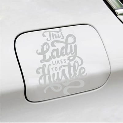 Bumpersticker - This Lady Likes To Hustle - 13,8 X 10,3 - Licht Grijs