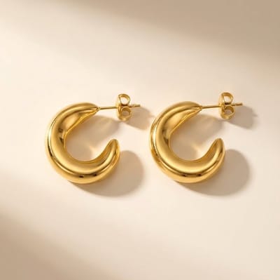 Lundholm Oorknopjes Dames Goudkleurig Jewellery Oorstekers Goud - Premium Stainless Steel Gold Plated - Luxe gouden Oorbellen (1.35 cm) - Elegant Cadeau Vrouw My Sol Serie - verjaardag cadeau vrouw - Luxe Geschenkverpakking