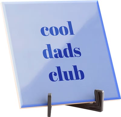 Hippe spreuktegel - Quote tegeltje - Spreuktegels - Brievenbus cadeau - Vaderdag cadeau - Papa cadeau - Cool dads club - Glans - 15 x 15 cm - Inclusief gratis standaard! - Fotofabriek