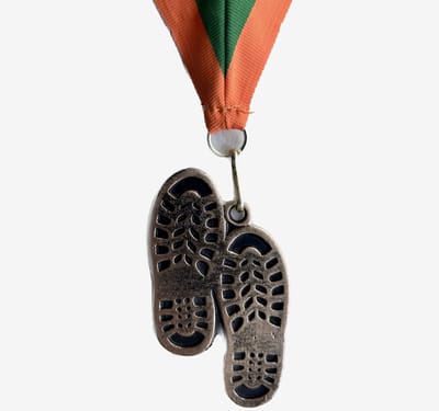 Wandelmedaille voetstappen goud - Nijmeegse Vierdaagse - lint groen oranje