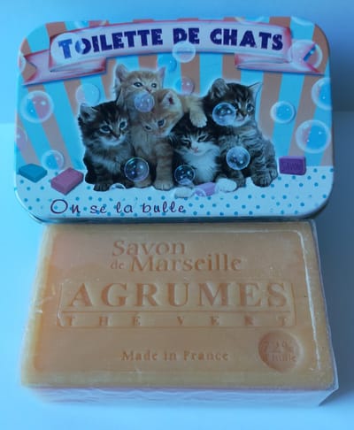 Metalen zeepblik met opdruk Toilette de chats met Marseillezeep Citrus 100 gram