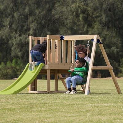 AXI Timo Mini Speeltoestel met Babyschommel, Klimwand en Krijtbord – Limoen groene Glijbaan – FSC hout – Klein speeltoestel voor de tuin / buiten