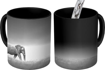 Magische Mok - Foto op Warmte Mokken - Koffiemok - Olifant - Dieren - Landschap - Zwart wit - zebra - Magic Mok - Beker - 350 ML - Theemok