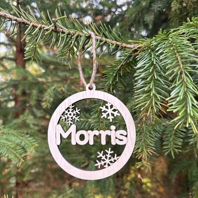 Kerstbal met naam - Gepersonaliseerde Kerstbal - Stuur uw naam door per mail naar info@jmwoods.nl - JM Woods