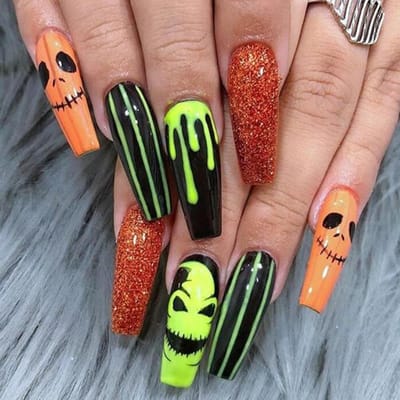 24 Stuks Halloween Kunstnagels, Lange Coffin Franse Valse Nagels met Schrikdraadontwerp, Schattige Acryl Volledige Bedekking Druknagels voor Vrouwen en Meisjes