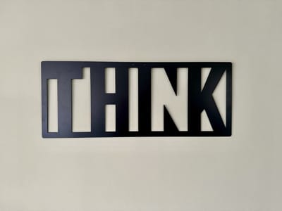 Metalen wanddecoraties - Think - Wandecoratie van metaal