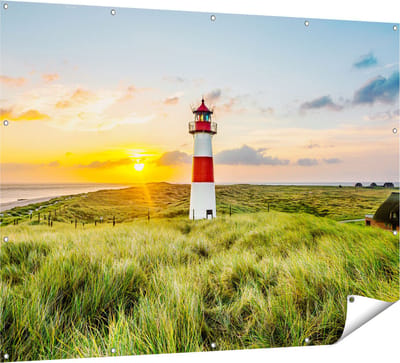 Gards Tuinposter Vuurtoren met Zonsopgang op een Eiland - 160x120 cm - Tuindoek - Tuindecoratie - Wanddecoratie buiten - Tuinschilderij