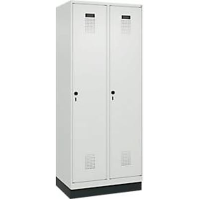 C+P Evolo Plus garderobekast, 2 vakken, 400 mm vakbreedte, met plint, rechts scharnierend, B 800 x D 500 x H 1950 mm, draaigrendel, lichtgrijs/lichtgrijs