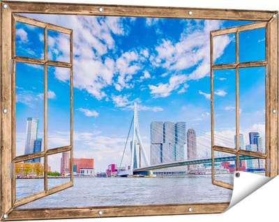 Gards Tuinposter Doorkijk Erasmusbrug aan het Water in Rotterdam - 120x80 cm - Tuindoek - Tuindecoratie - Wanddecoratie buiten - Tuinschilderij