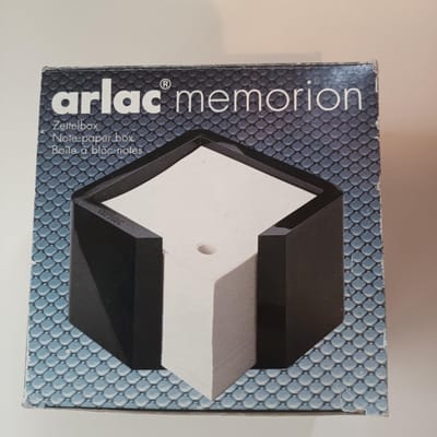 MEMOKUBUS 100X100MM ARLAC ROYAL BLUE BLAUW MET VULLING 600 VEL