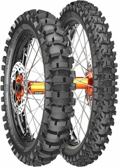 Motorband - All-season band - Off-road rijden - Diagonale constructie - 140/80 R18 - Zwart
