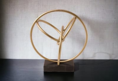 WinQ - Silhouet Brons/goud met zwarte marmeren voet - 27x20x30 cm, decoratief ornament
