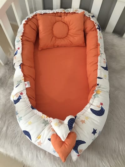 Jaju Baby - Babynestje - met Hoofdkussen - Hemelpatroon - 74x40 cm