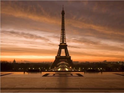 Fotobehang - Eiffel toren bij dageraad.