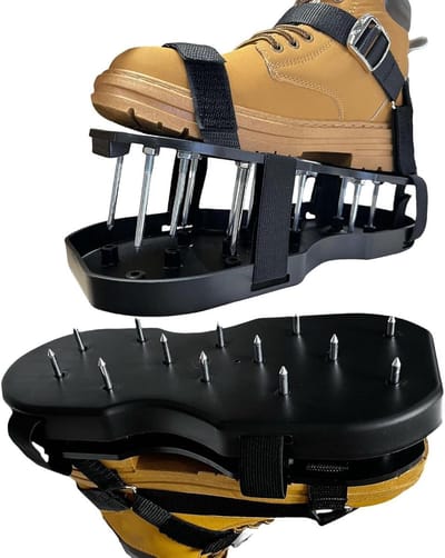 Gazon Beluchter Schoenen - Tuin Schoenen - Gazon Onderhoud - Verstelbare Bandjes - 33 x 16 x 9 cm - Zwart