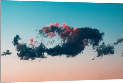 Dibond - Wolken bij Roze/Blauwe Lucht - 120x80cm Foto op Aluminium (Wanddecoratie van metaal)