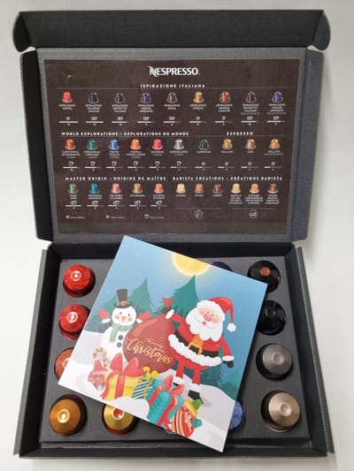 Koffie Proeverij Pakket 20 stuks verschillende smaken met Mystery Card 'Merry Christmas' met persoonlijke (video) boodschap | Verjaardag | Sinterklaas | Kerstpakket | Vaderdag | Moederdag | Jubileum | Valentijnsdag