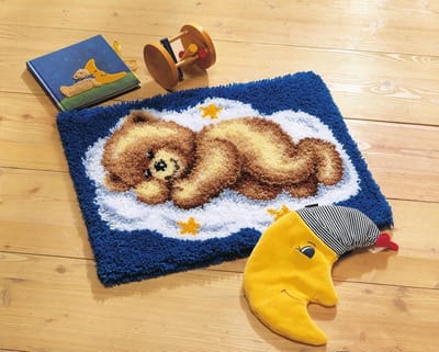 Vervaco - Knooptapijt kit - Slapend beertje - PN-0014291 - Borduren - Borduurpakket - Borduurpakket volwassenen - Borduurpakket kind