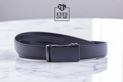 Zwarte 150 cm lange lederen riem zonder gaatjes met automatische gesp voor heren met een maatje meer ( Model N255 )