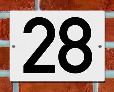 Huisnummerbord Wit - Nummer 28 - 15 x 12 cm - incl. bevestiging | - naambord - nummerbord - voordeur