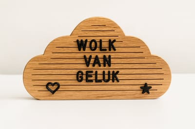Supercute - Gepersonaliseerd houten wolk naambordje – uniek kraam cadeau met naam – babykamer decoratie – 16 x 28 cm