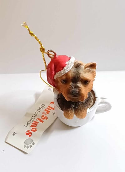 Kersthanger Hond of Kat in Theekopje – Polystone – 6 cm – Assorti – Set mogelijk