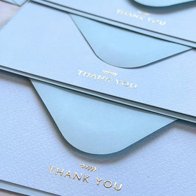 Bedankkaarten met enveloppen en goudfoliestickers - 36 stuks platte stofblauwe kaarten 4″ × 6″ - Italiaans gestructureerd papier voor bruiloften en zakelijke evenementen